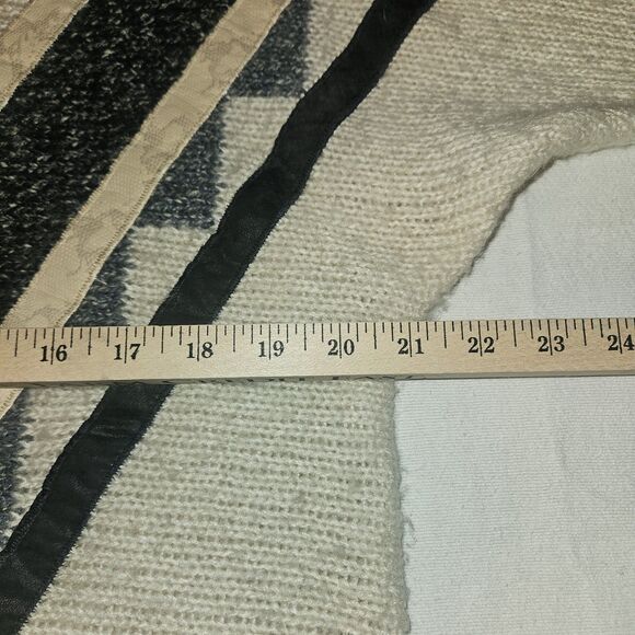 Vintage L Long Sleeve Oversized Sweater Turtleneck Cream Gray Snakeskin Ski - Picture 9 of 11